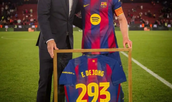 Frenkie de Jong overtreft Cocu en vestigt clubrecord