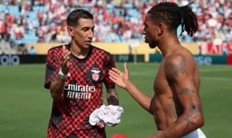 De 37-jarige Di María leidt het team in de tegenaanval!
