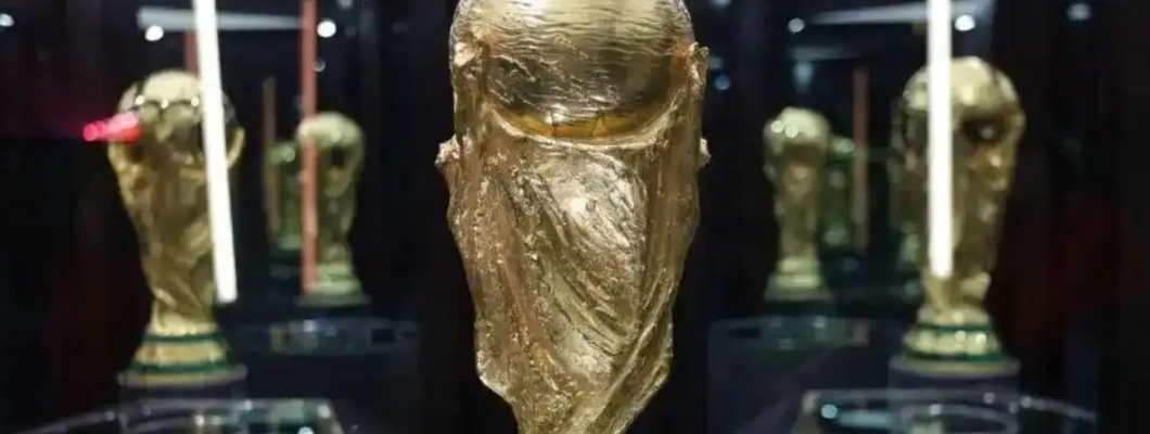 Voetbalshirt met handtekening van Messi topstuk bij liefdadigheidsveiling rond het WK Voetbalshirt met handtekening van Messi topstuk bij liefdadigheidsveiling rond het WK