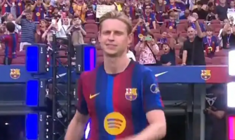 De Jong uitgejouwd bij debuut in de Gamper Trophy