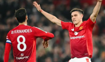 De Nederlandse coach heeft het zwaar!