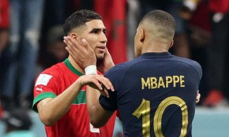 Mbappé en Achraf wisselen van trui