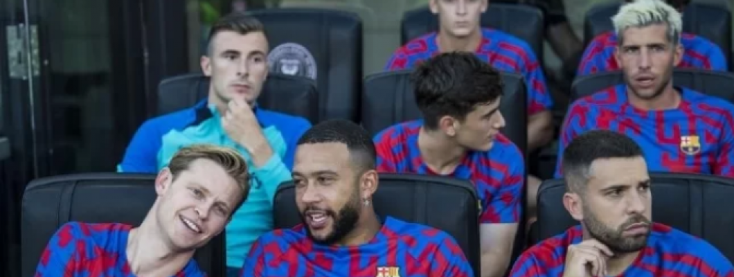 Barcelona heeft tegen De Jong gezegd dat hij loonsverlaging moet doorvoeren