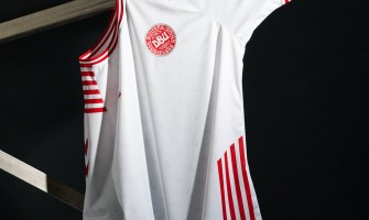 Het Deense nationale team heeft een gezamenlijke trui uitgebracht